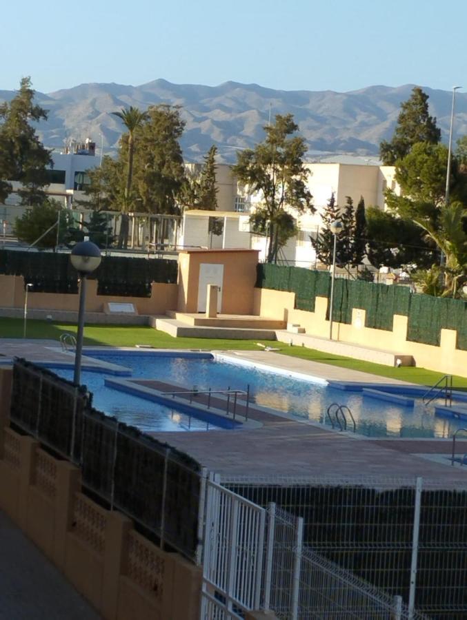Amplio Piso Con Vistas A La Playa De Poniente *