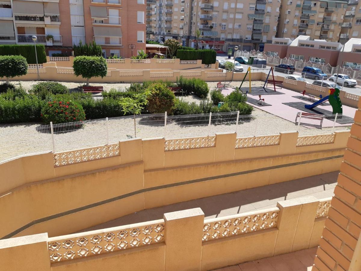 Amplio Piso Con Vistas A La Playa De Poniente Apartment *